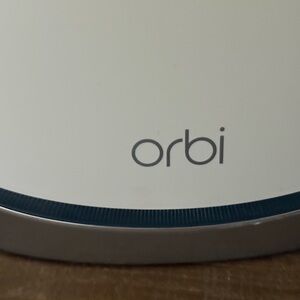 Netgear Orbi RBR850 with satellite.